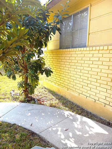 Image 8 of 49 For 750 Clearview