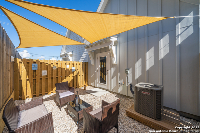 Listing photo id 15 for 14919 Smugglers Cove Dr