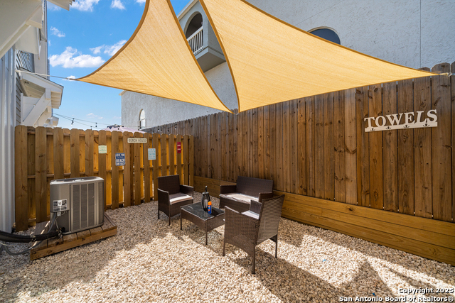 Listing photo id 16 for 14919 Smugglers Cove Dr