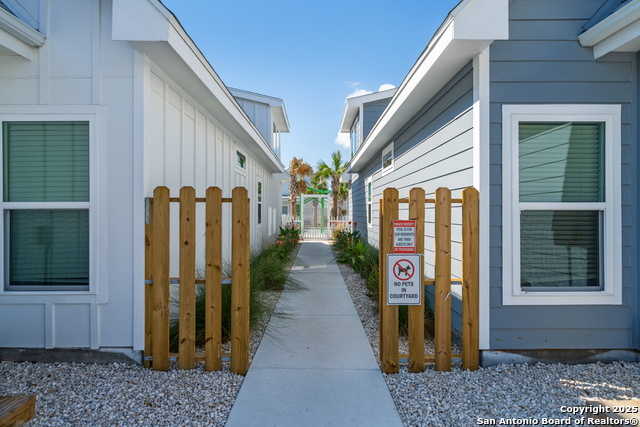 Listing photo id 24 for 14919 Smugglers Cove Dr