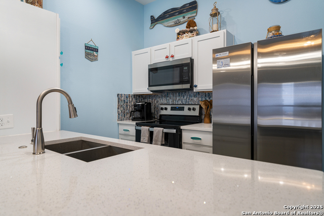 Listing photo id 6 for 14919 Smugglers Cove Dr