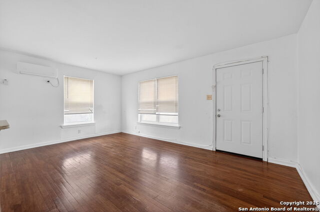 Image 5 of 17 For 118 Compton #1  1