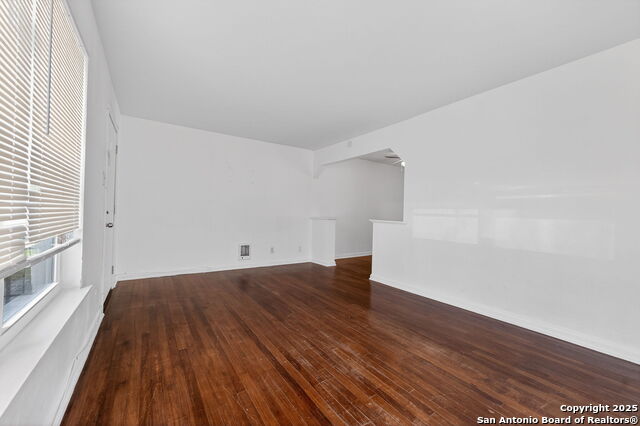 Image 7 of 17 For 118 Compton #1  1