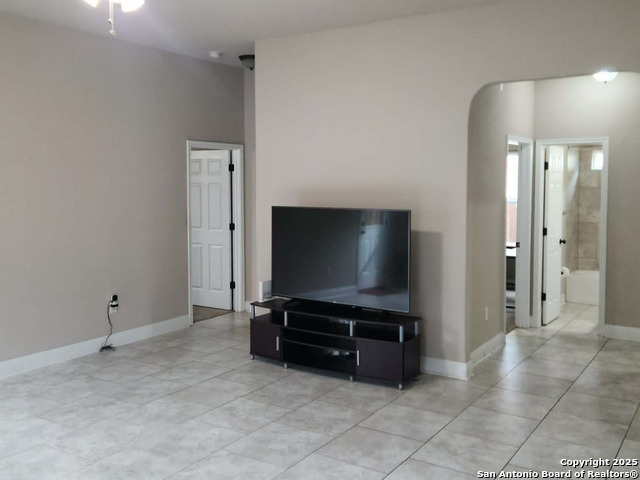 Image 8 of 13 For 8915 Ramelle