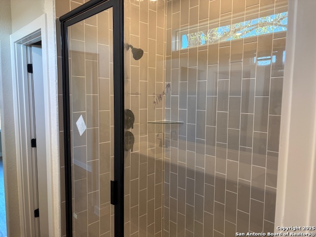 Listing photo id 4 for 5919 Woodlake Acres