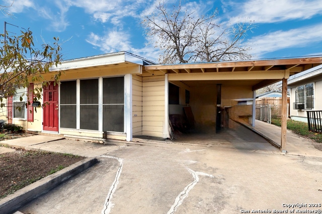 Image 14 of 17 For 335 Yolanda  