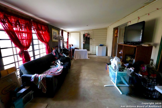 Image 15 of 17 For 335 Yolanda  