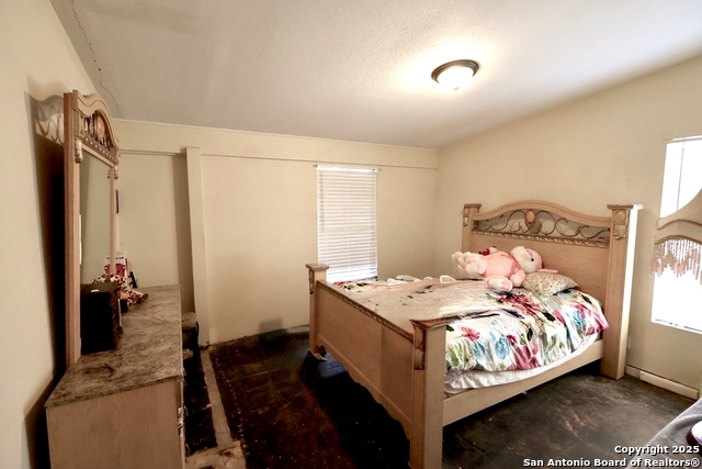 Image 16 of 17 For 335 Yolanda  