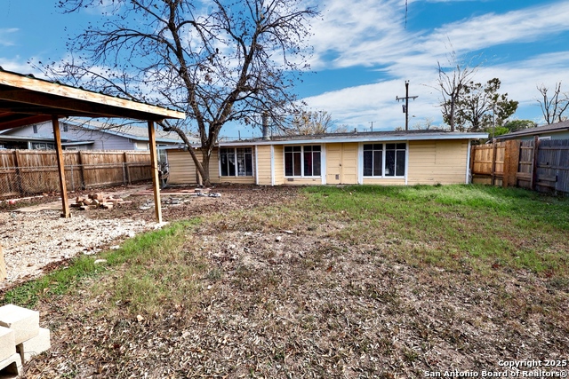 Image 2 of 17 For 335 Yolanda  