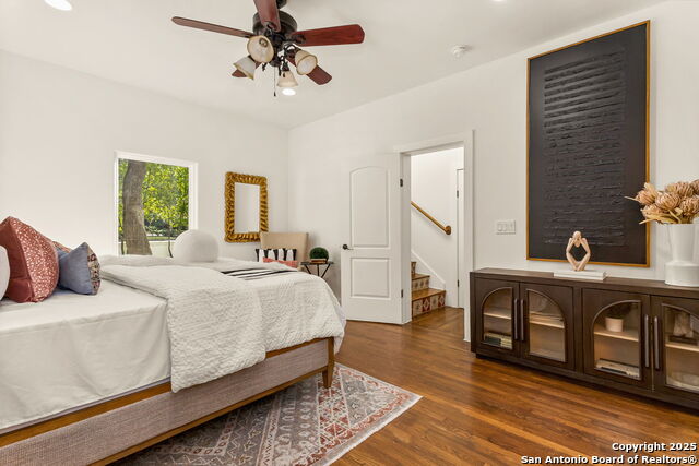 Listing photo id 12 for 417 Hildebrand E