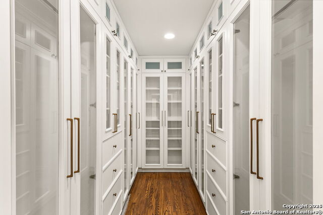 Listing photo id 16 for 417 Hildebrand E