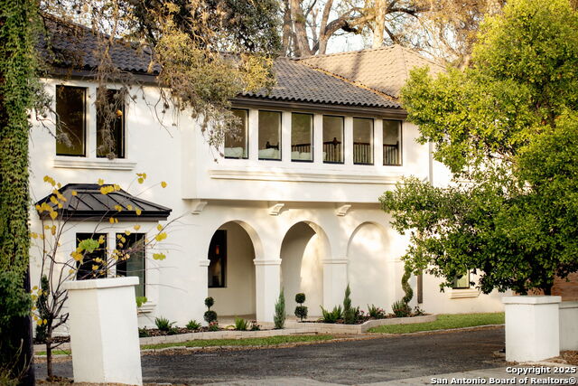 Listing photo id 0 for 417 Hildebrand E