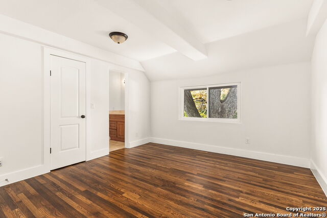 Listing photo id 23 for 417 Hildebrand E