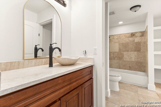 Listing photo id 24 for 417 Hildebrand E