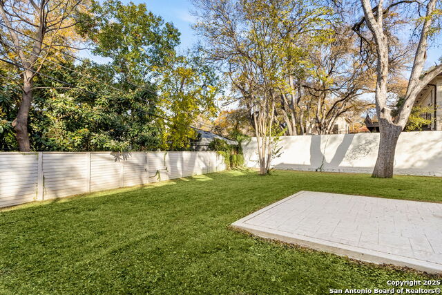 Listing photo id 28 for 417 Hildebrand E