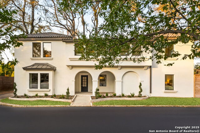 Listing photo id 3 for 417 Hildebrand E