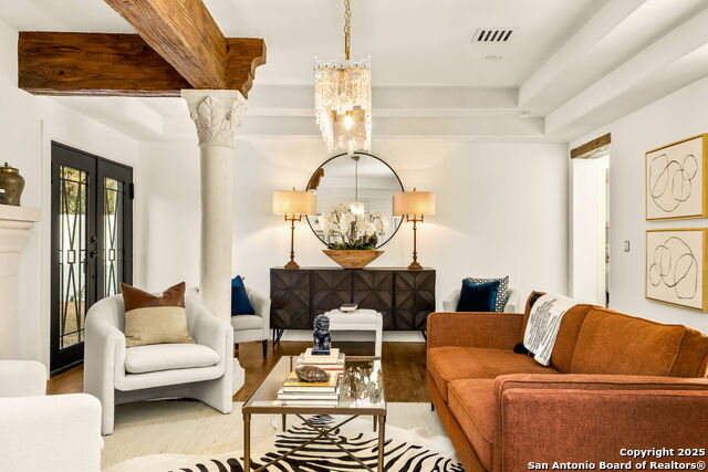 Listing photo id 4 for 417 Hildebrand E