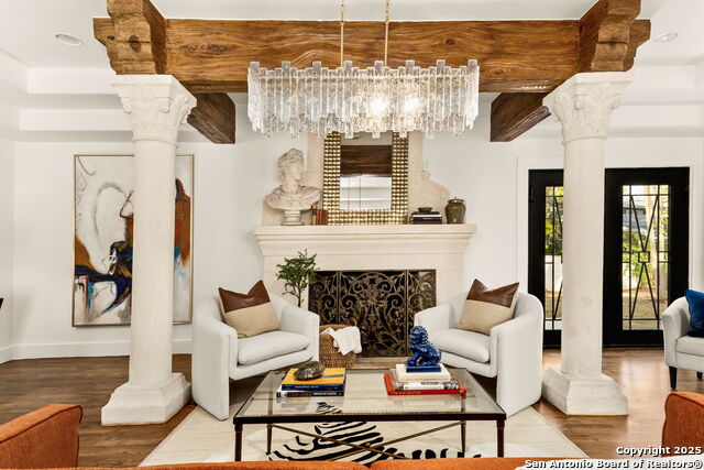 Listing photo id 5 for 417 Hildebrand E