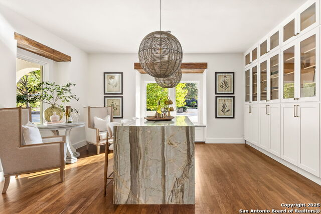 Listing photo id 7 for 417 Hildebrand E