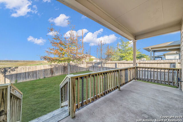 Listing photo id 19 for 10423 Francisco Way