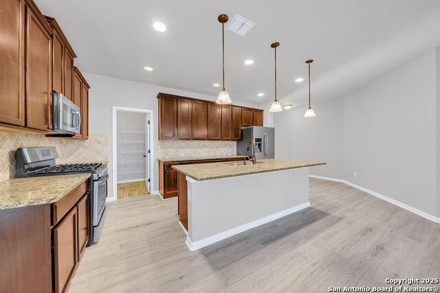 Listing photo id 3 for 10423 Francisco Way