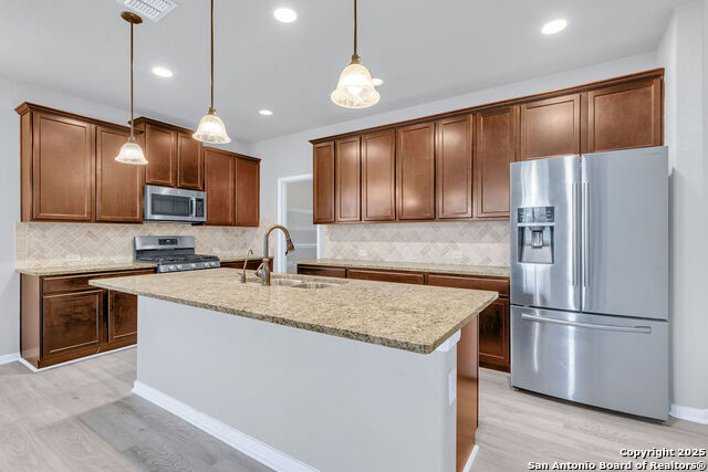 Listing photo id 4 for 10423 Francisco Way