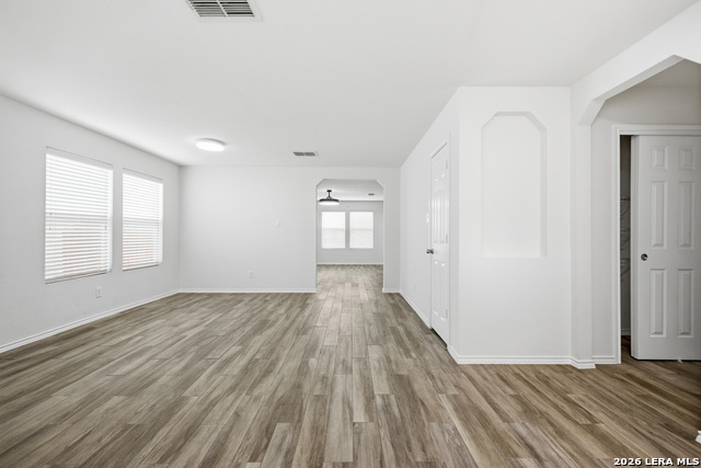 Listing photo id 9 for 341 Willow View