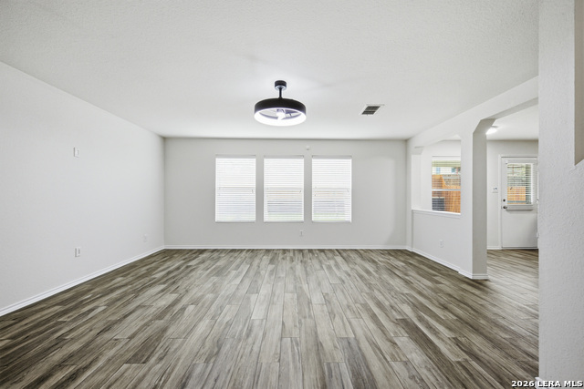 Listing photo id 16 for 341 Willow View