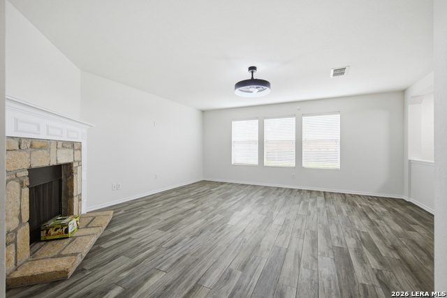 Listing photo id 17 for 341 Willow View