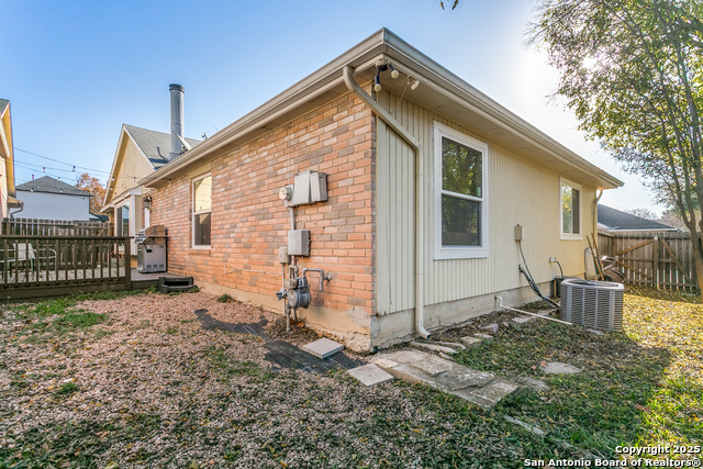 Image 5 of 21 For 15207 Eagle Run