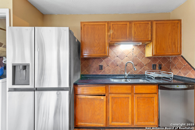 Image 7 of 15 For 10522 Horn