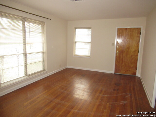 Image 2 of 7 For 203 W Woodlawn