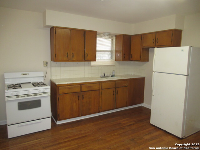 Image 3 of 7 For 203 W Woodlawn