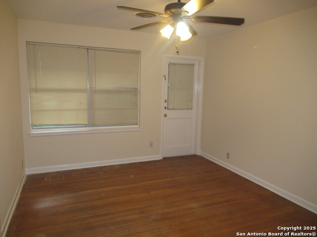 Image 5 of 7 For 203 W Woodlawn