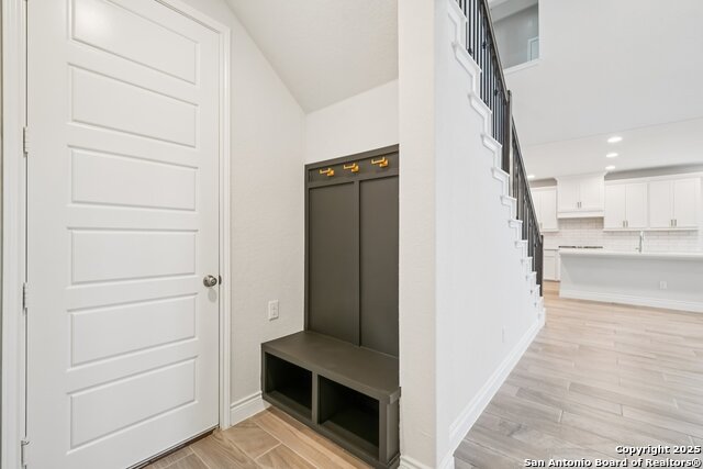 Image 21 of 37 For 14047 May Mist