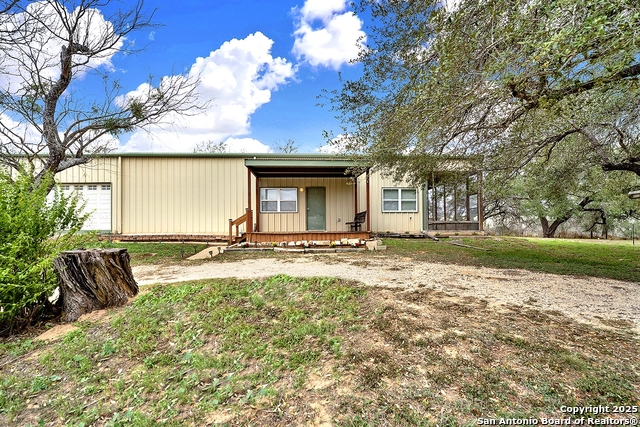 Details for 498 County Road 124, Floresville, TX 78114