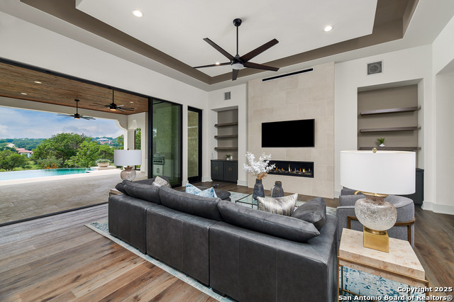 Image 6 of 31 For 3728 Clubs Dr