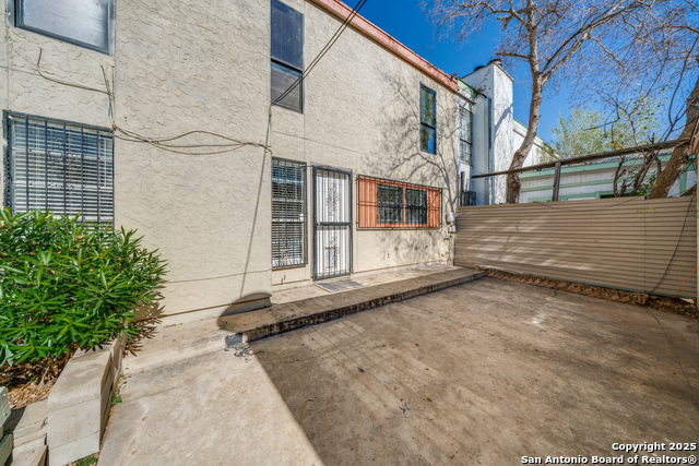 Image 4 of 28 For 6814 Neston Dr