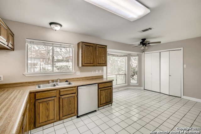 Image 5 of 11 For 2809 Hidden Grove Ln