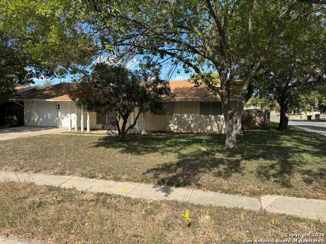 Image 2 of 21 For 6919 Moon Lake Dr