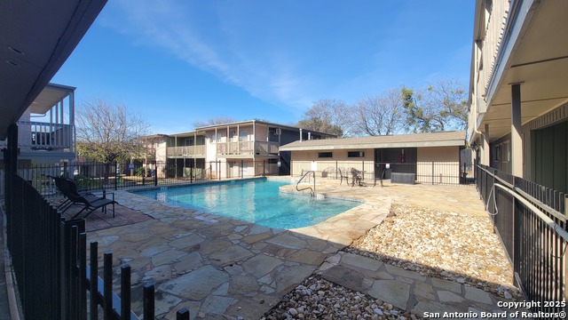 Image 2 of 7 For 516 Gentleman  15