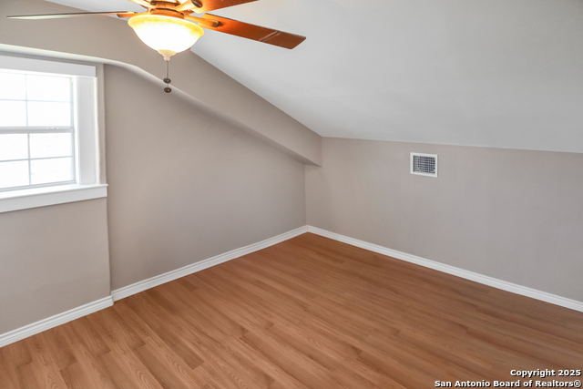 Image 34 of 46 For 2504 Schwab