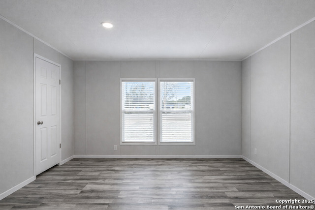 Image 18 of 31 For 563 Oak Trail