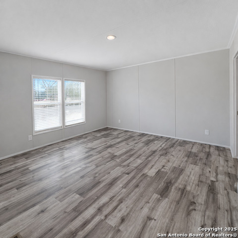 Image 19 of 31 For 563 Oak Trail