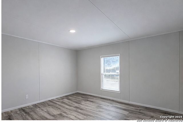 Image 25 of 31 For 563 Oak Trail