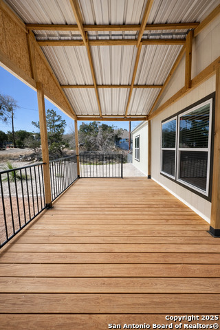 Image 5 of 31 For 563 Oak Trail