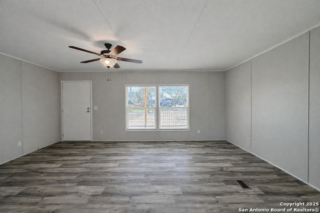 Image 7 of 31 For 563 Oak Trail