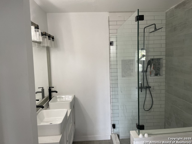 Image 3 of 11 For 452 Gulf  