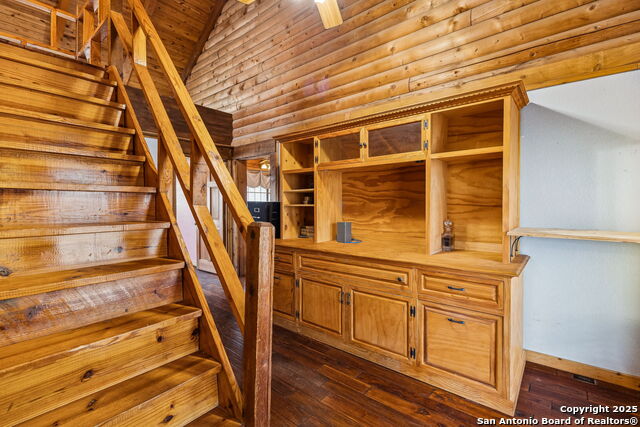 Listing photo id 35 for 430 Stoney Ridge