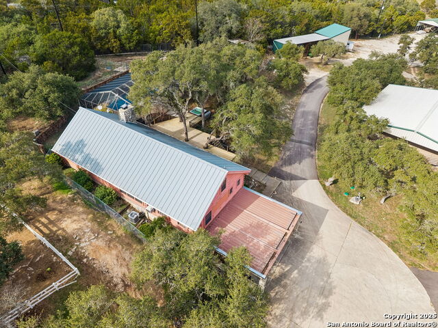 Listing photo id 80 for 430 Stoney Ridge